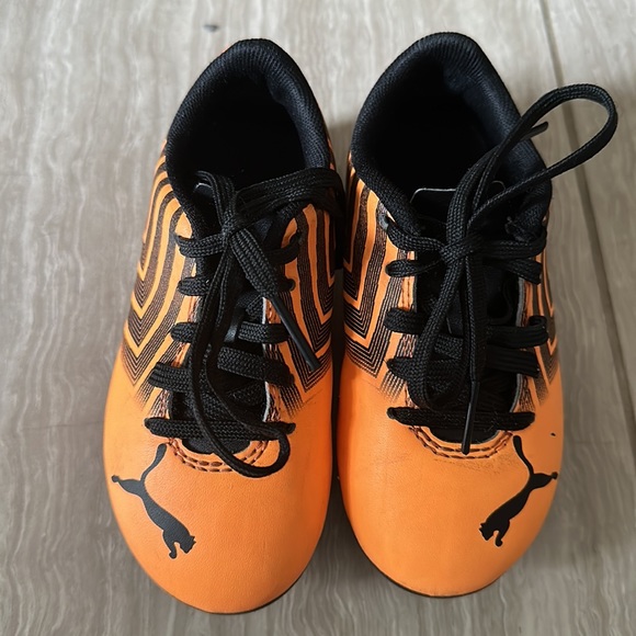 Puma Tacto II Junior soccer shoe. US 8 - Picture 5 of 10